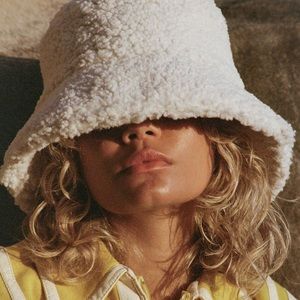 Lack of colors bucket hat never worn